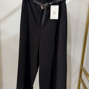 Pantalon de vestir negro con cinturón